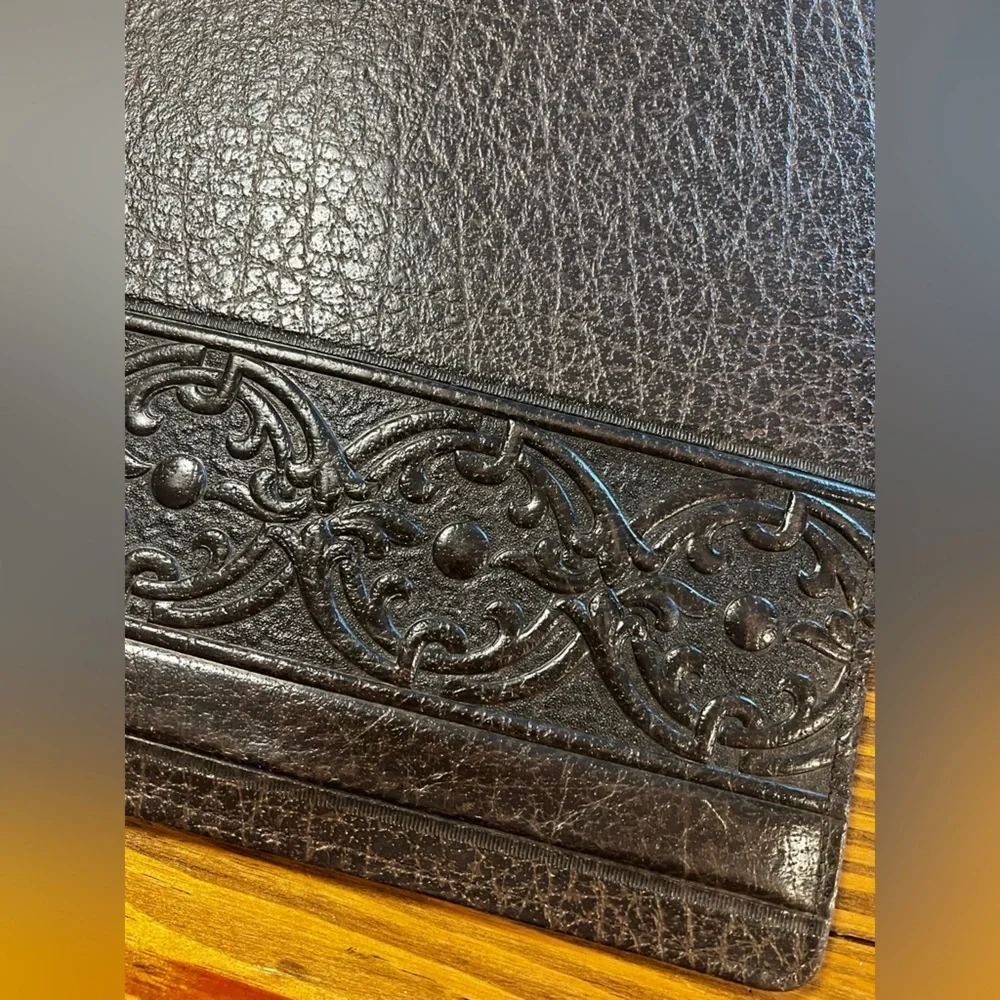 Embossed Vintage Leather Portfolio
